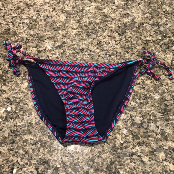 Xhilaration Bikini (Top & Bottom) Unique Pattern - Picture 4 of 6